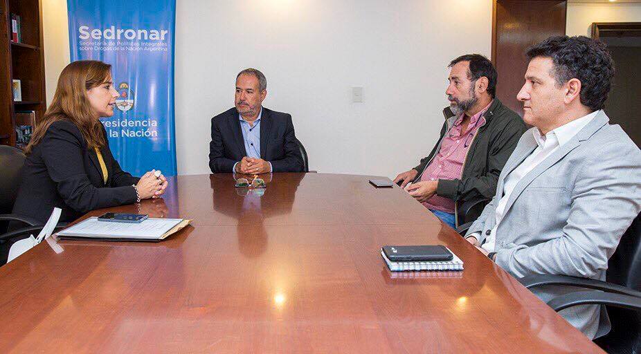 Con funcionarios de la SEDRONAR