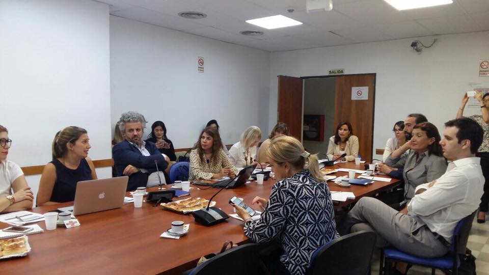 Delineando acciones para mejorar condiciones laborales de las mujeres