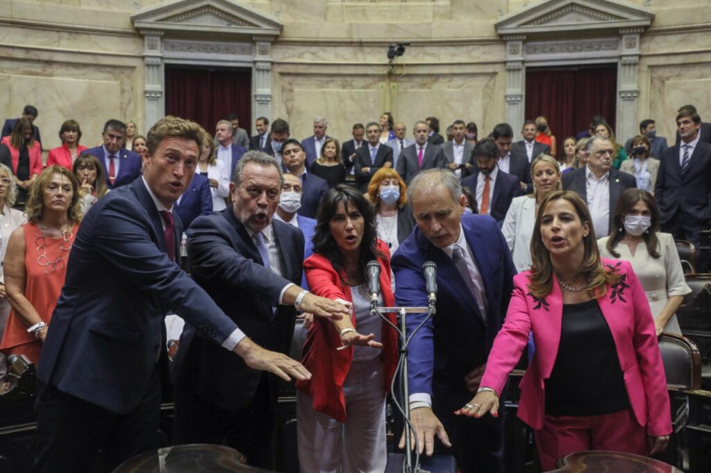 “ Voy a seguir trabajando para construir un país más fuerte, equitativo y en donde se respeten las leyes”